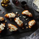 Crostini Cream Cheese & Honey: Camilan Visual Bintang Utama