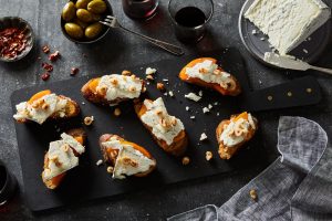 Crostini Cream Cheese & Honey: Camilan Visual Bintang Utama