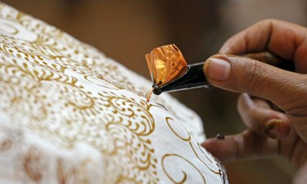 Generasi Z Hidupkan Kembali Seni Batik Canting Tradisional