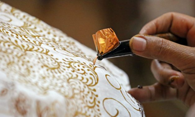 Generasi Z Hidupkan Kembali Seni Batik Canting Tradisional
