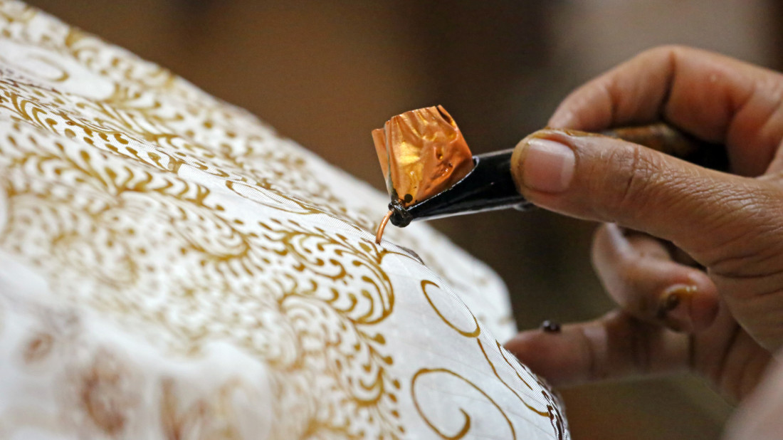 Generasi Z Hidupkan Kembali Seni Batik Canting Tradisional