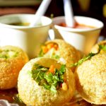 Pani Puri India: Makan Jajanan Bola Renyah Berkuah Rempah