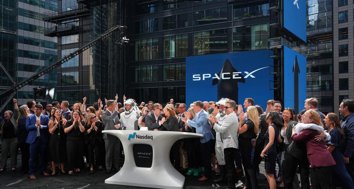 Saham Energi Anjlok, IPO SpaceX Selamatkan Nasdaq Hari Ini