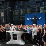 Saham Energi Anjlok, IPO SpaceX Selamatkan Nasdaq Hari Ini