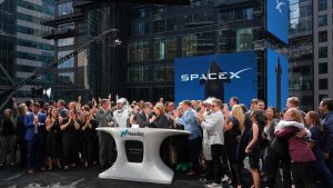 Saham Energi Anjlok, IPO SpaceX Selamatkan Nasdaq Hari Ini