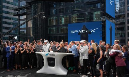 Saham Energi Anjlok, IPO SpaceX Selamatkan Nasdaq Hari Ini