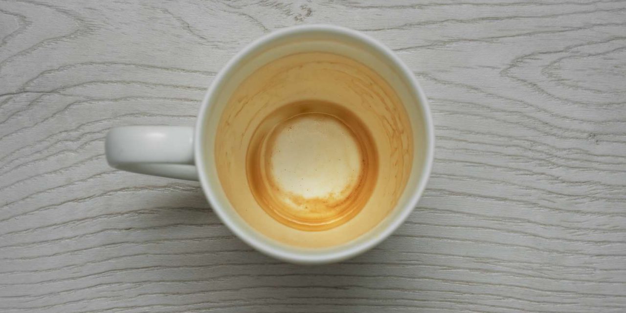 Tips Hilangkan Kerak Kopi Agar Cangkir Tetap Bersih Mengilap