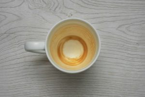 Tips Hilangkan Kerak Kopi Agar Cangkir Tetap Bersih Mengilap