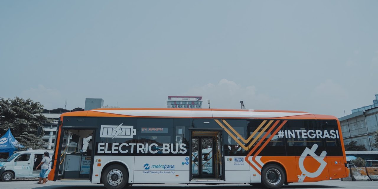 Bus Listrik Transjakarta Tekan Emisi Karbon Di Ibu Kota