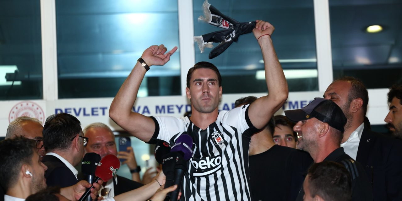 Dusan Vlahovic Resmi Tinggalkan Juventus Demi Besiktas