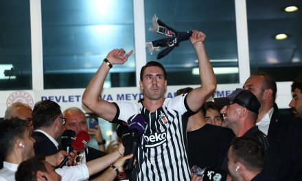 Dusan Vlahovic Resmi Tinggalkan Juventus Demi Besiktas