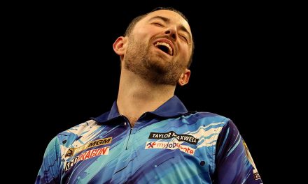 Luke Humphries Menang Telak 10-4 Di World Matchplay Darts