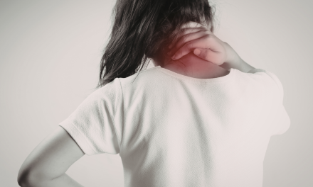 Waspada Text Neck Remaja: Pentingnya Peregangan Bahu Rutin