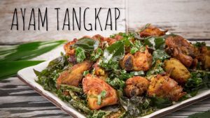 Ayam Tangkap Khas Aceh: Ayam Goreng Rempah Berbalut Daun Renyah