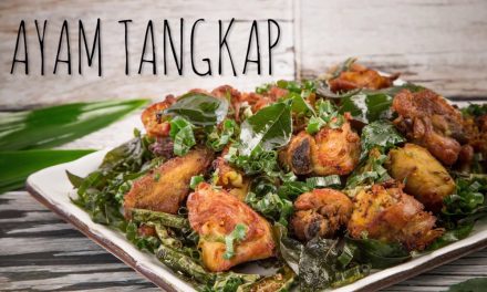 Ayam Tangkap Khas Aceh: Ayam Goreng Rempah Berbalut Daun Renyah