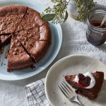 Mengenal Kladdkaka, Kue Cokelat Panggang Ikonik Khas Swedia