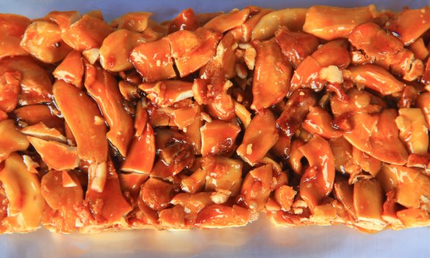 Sensasi Kue Halua Kua, Kudapan Khas Ternate Dari Bahan Kenari